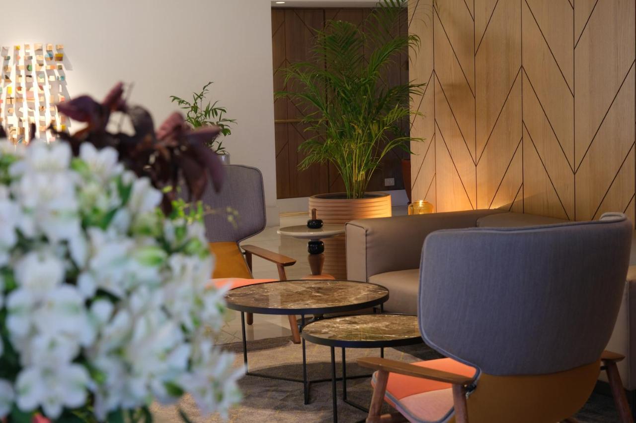 Carlton - Luxury On The Hotel