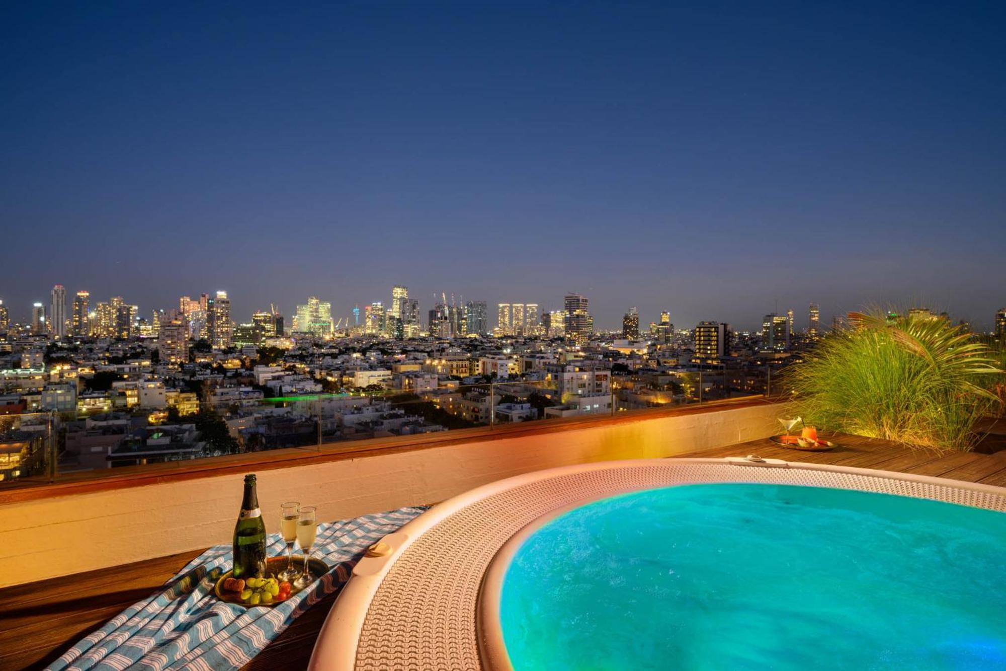 Hotel Carlton - Luxury On The 5*