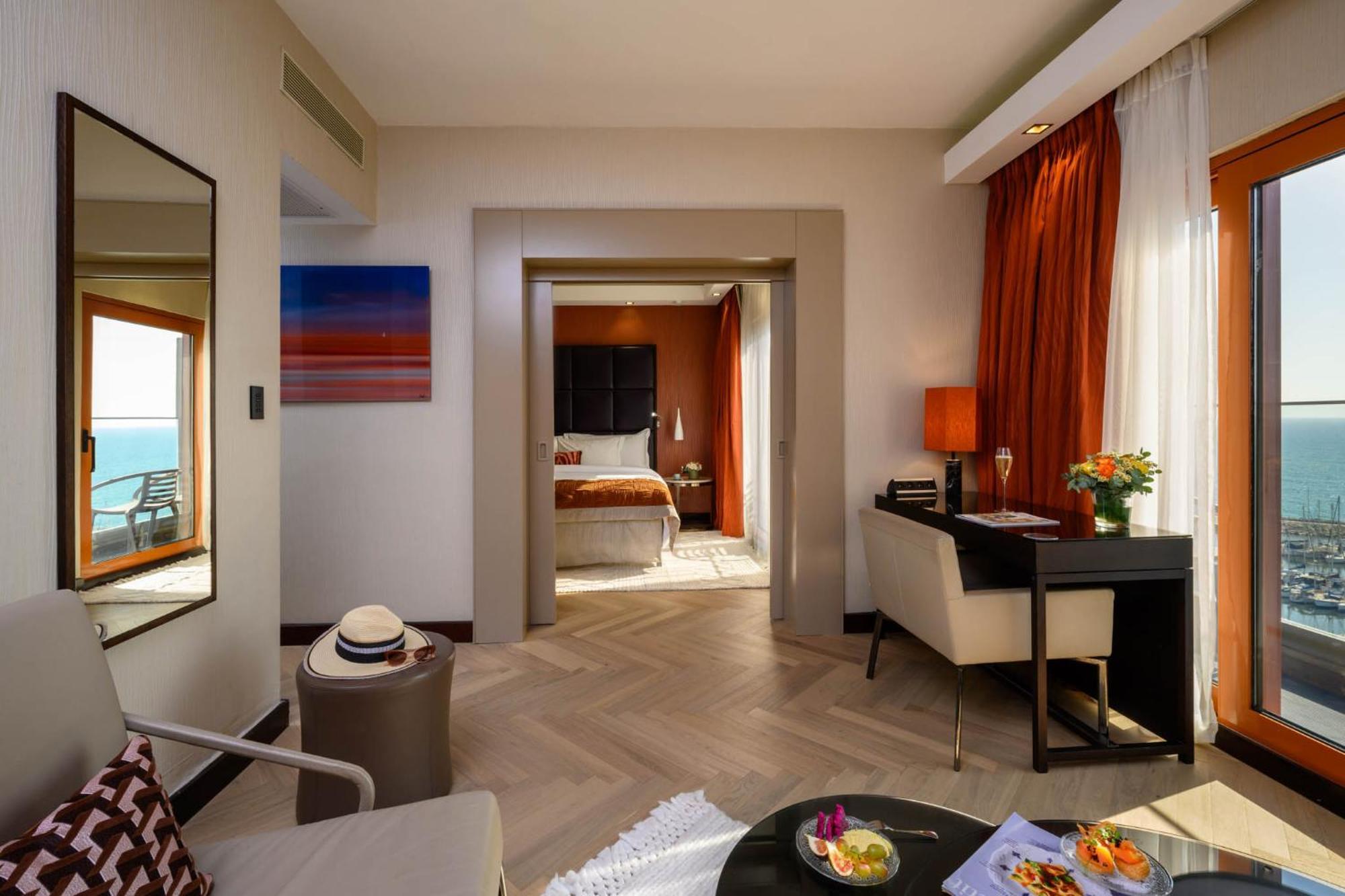 Carlton - Luxury On The Hotel 5*