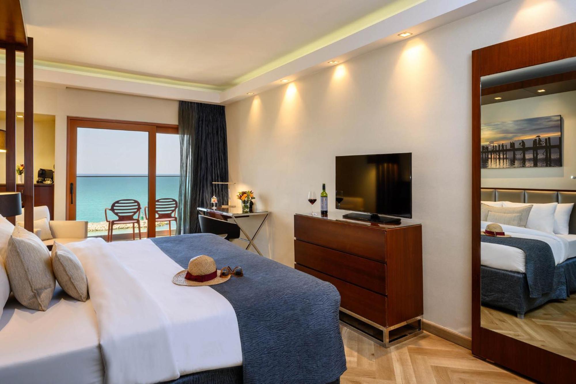 Carlton - Luxury On The 5*