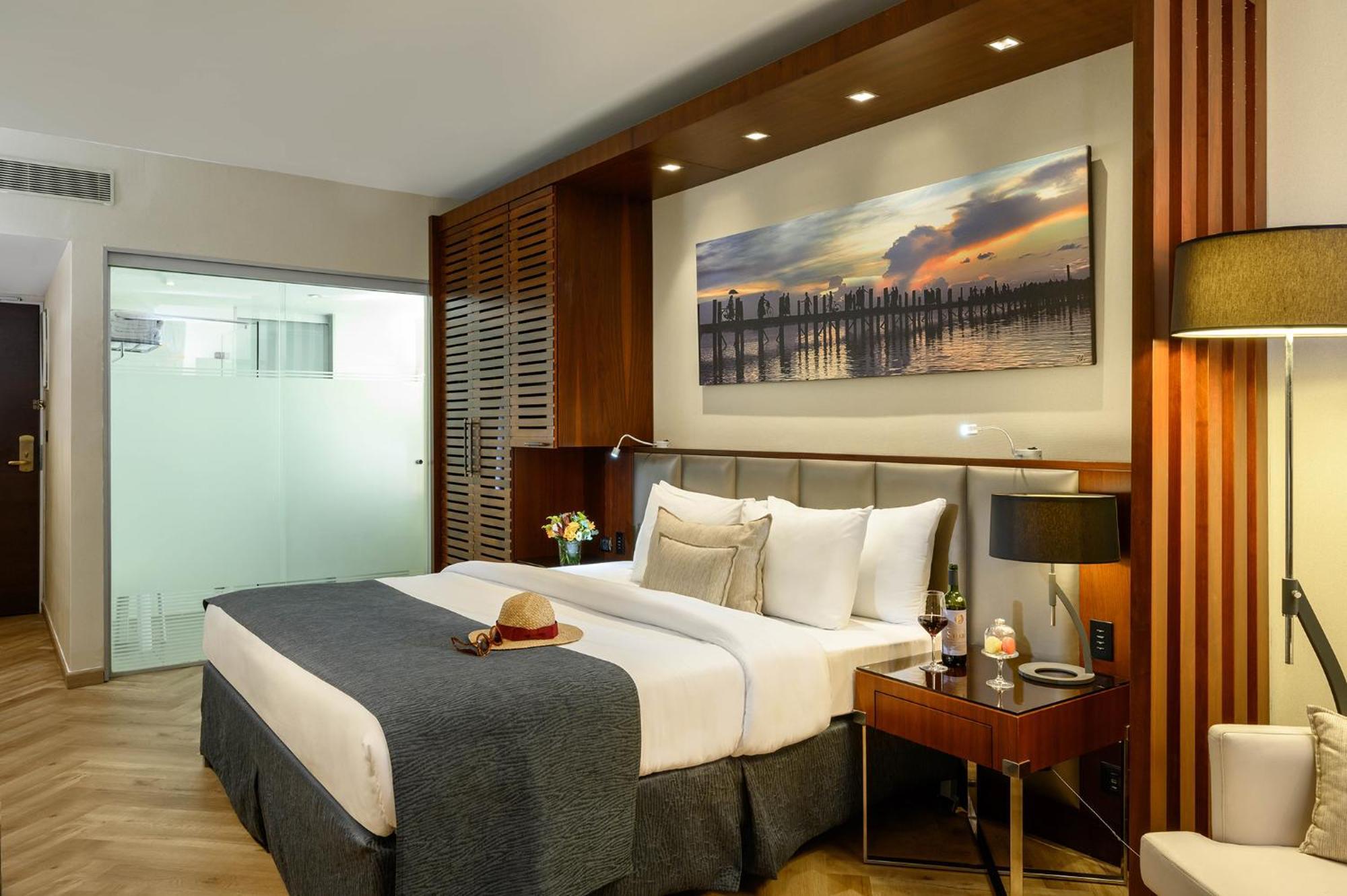Carlton - Luxury On The 5*