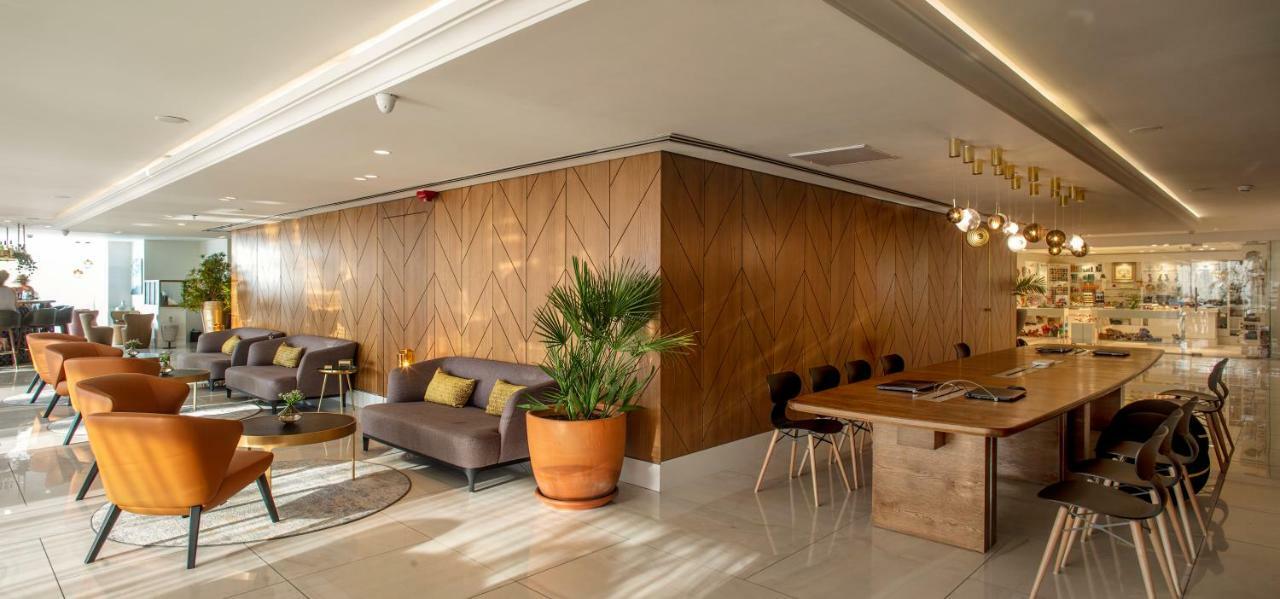 Hotel Carlton - Luxury On The 5*